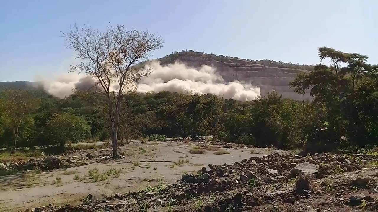 Explosão para extração de calcário