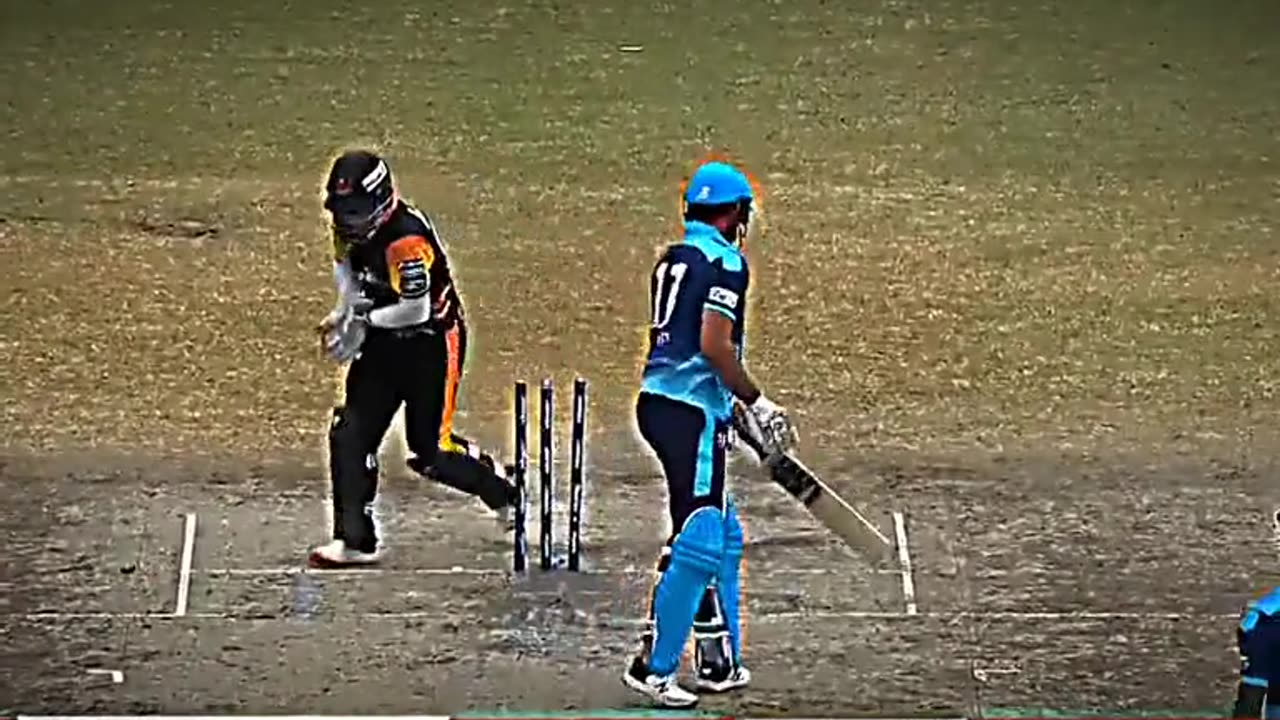 shahid Afridi last over 6 ball 9 runs in good bowling