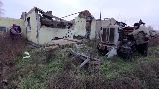 Ukrainians return to former frontline village