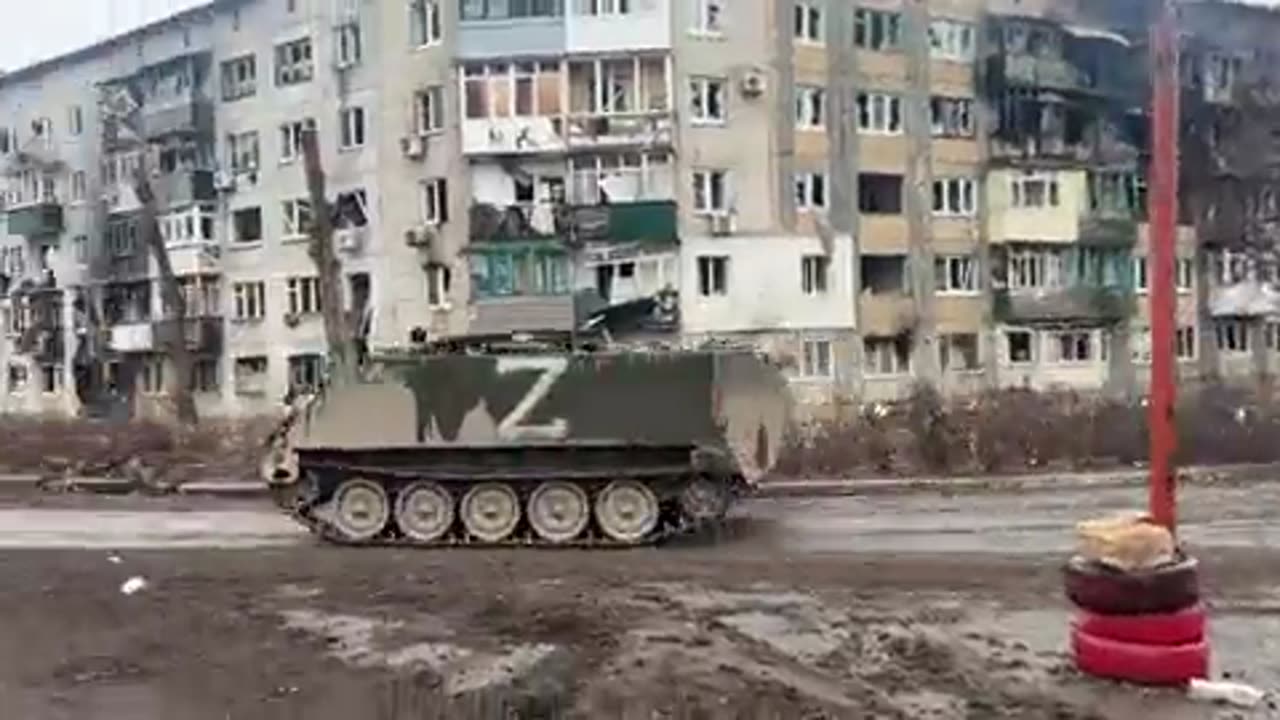 Soldiers of the Wagner PMC and the American M113 armored personnel carrier lendlizards in Bakhmut.