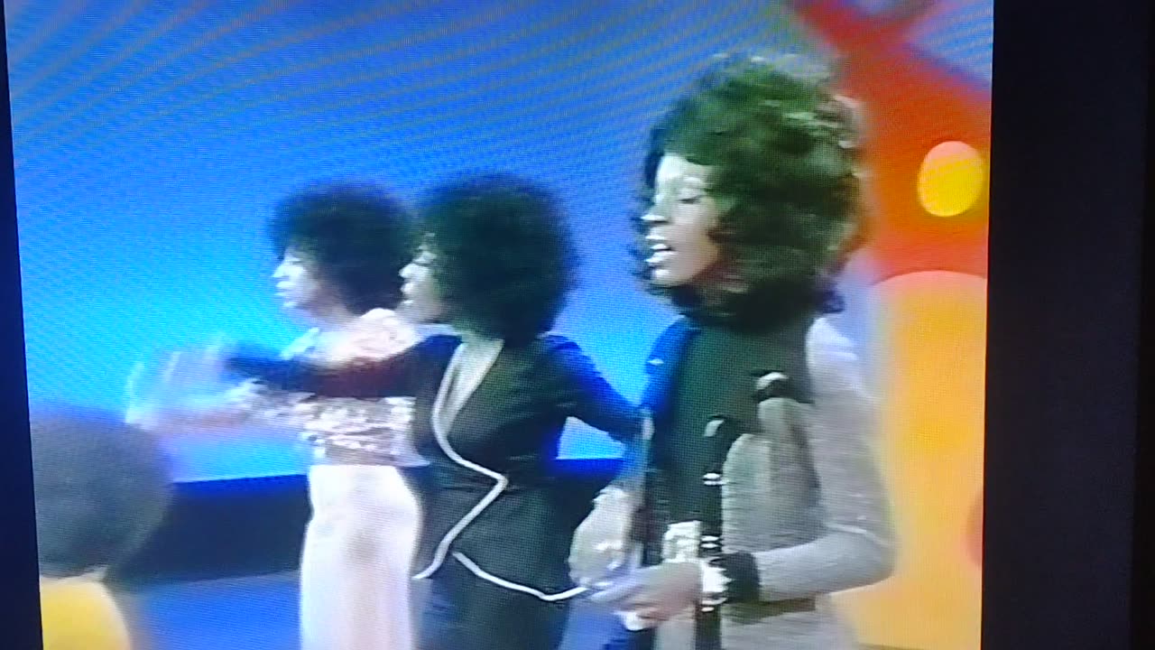 Martha and The Vandellas Love Makes You Do Foolish Things 1971