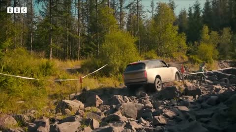 When Range Rover off-roading takes a turn 🚙 💦 _ Top Gear