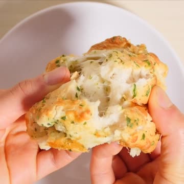 Pull Apart Garlic Muffins