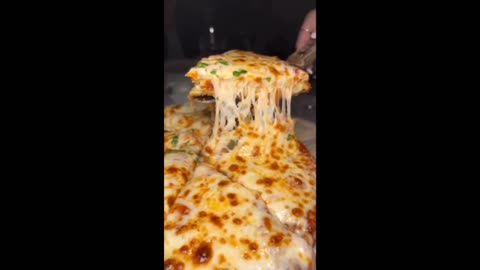 🍕🌶 • Yummy Time •Which one of the pizzas do you think is delicious?