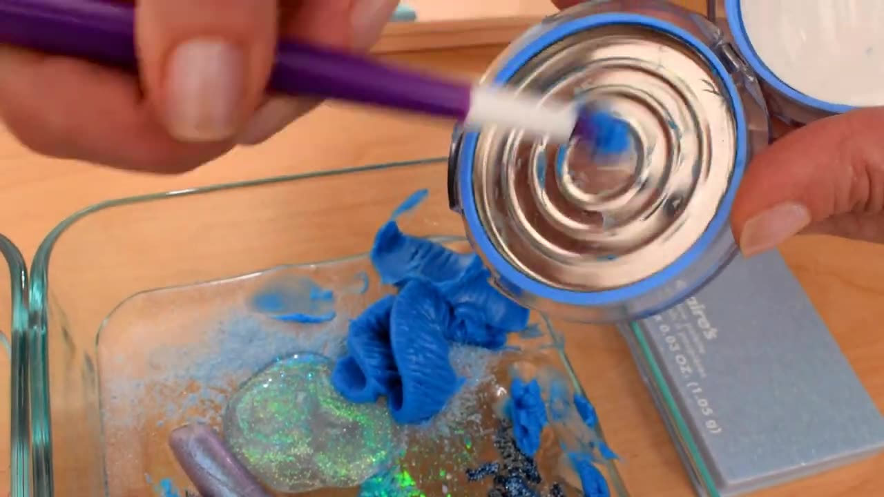 Pink vs Blue Mixing Make-up eyeshadow into satisfying slime ASMR