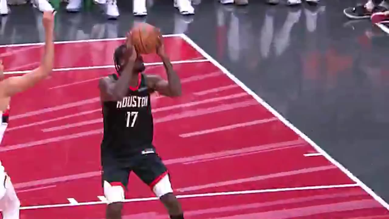 NBA - Behind-the-back while falling out of bounds... RIDICULOUS. 😱