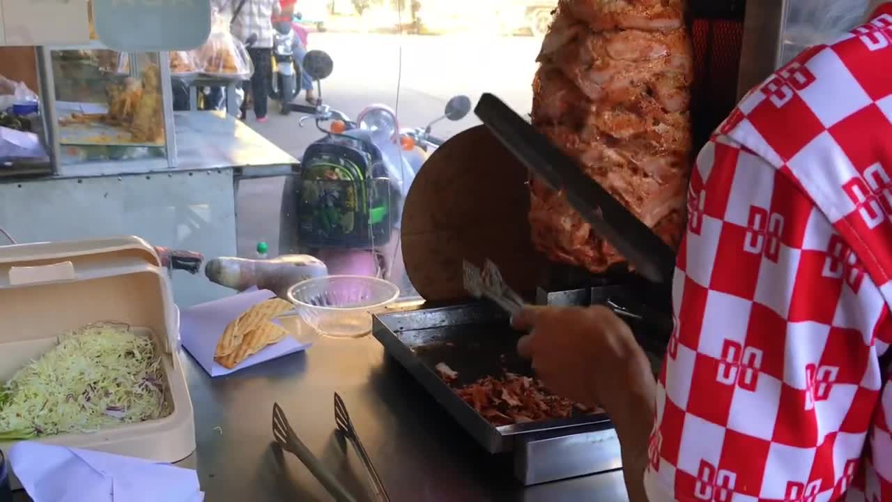 Turkey cakes are for sale in Cambodia. I just found out they are delicious. Street food Cambodia