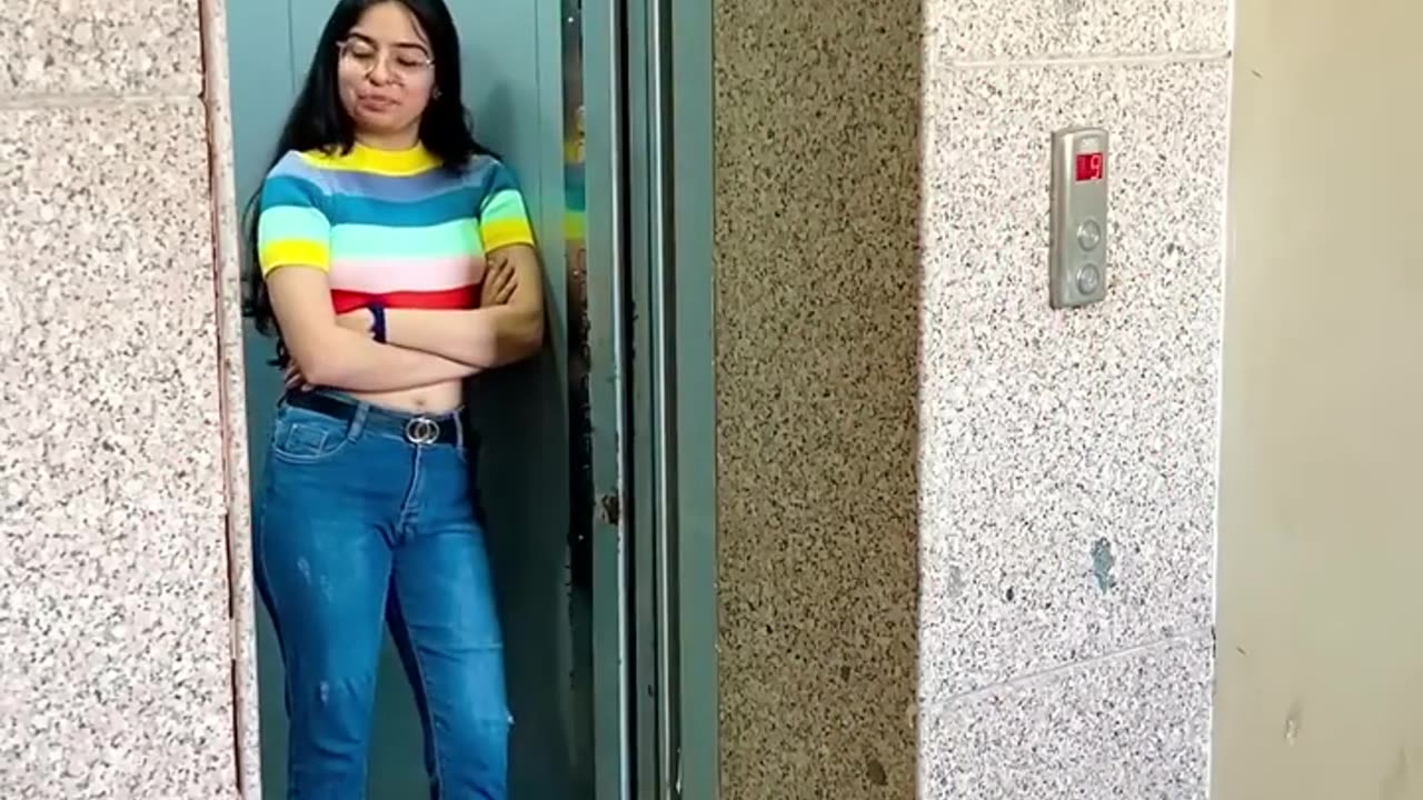 India Vs America_-_While_using_Elevator_
