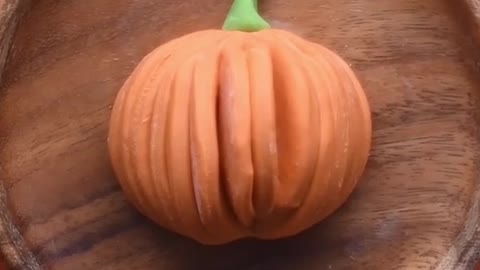 This pumpkin bread design is dough cute, you'll want to recreate it for fall 🎃 #bread