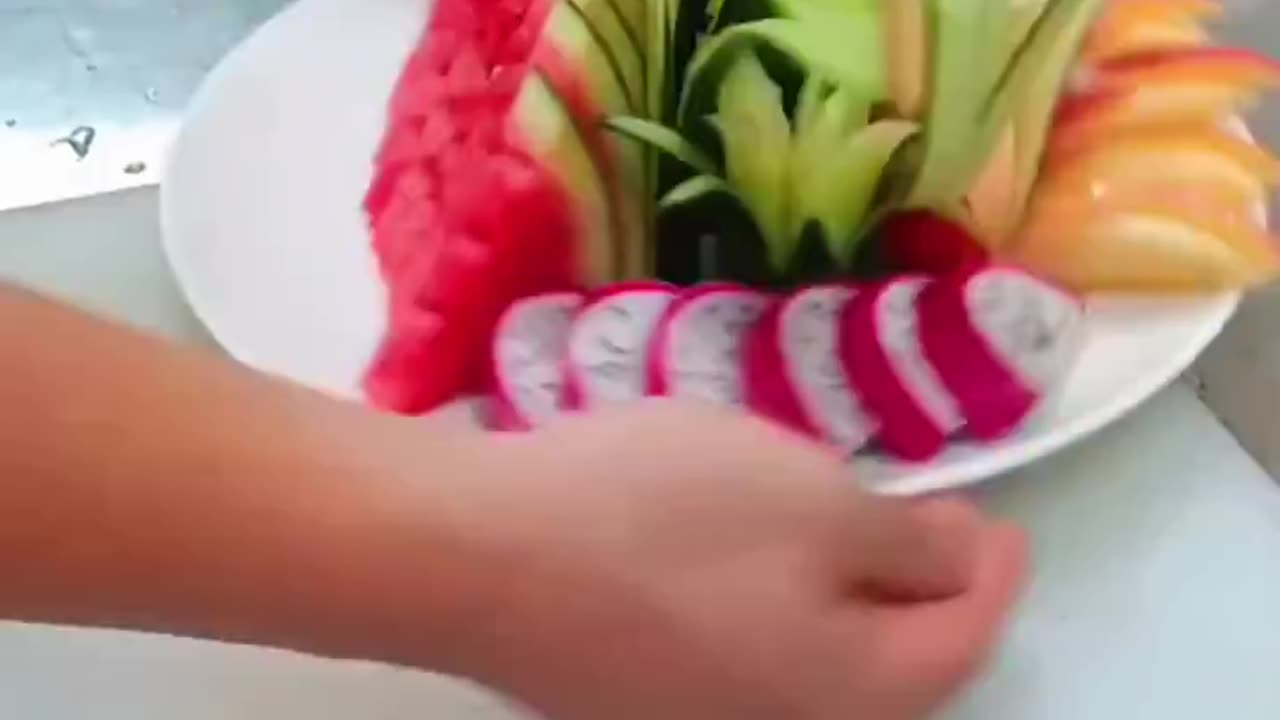 Watermelon cutting crafting.