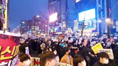 LOVE OUR BEAUTIFUL SOUTH KOREAN PATRIOTS STANDING UP FOR FREEDOM!!! 만세의 자유!!!