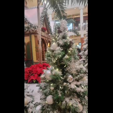 South Coast Plaza is so Festive This Year!