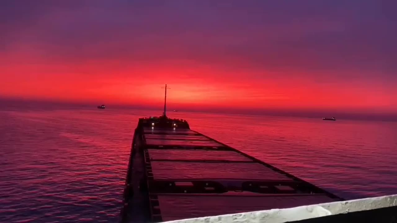 Gorgeous auburn sky horizon