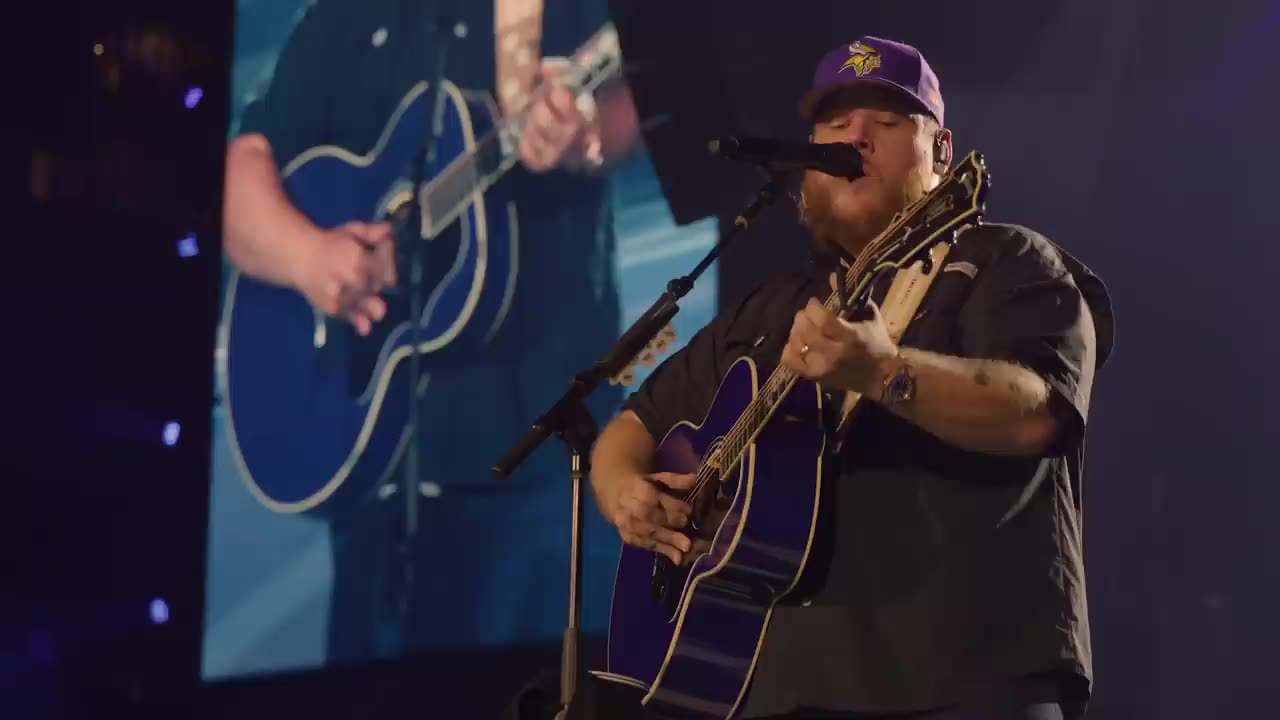 Luke Combs - Fast Car( Official Live Video)