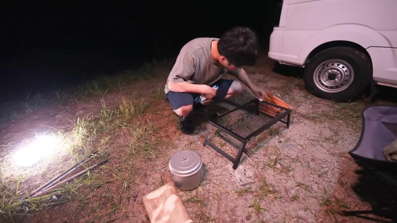 Single person outdoor picnic, barbecue and camping should be simple. No tents or sleeping on the car