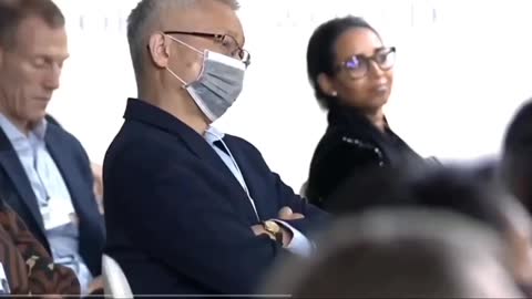 "Elitist" at World Economic Forum : "Bad News Majority of People Trust the Elite Less"