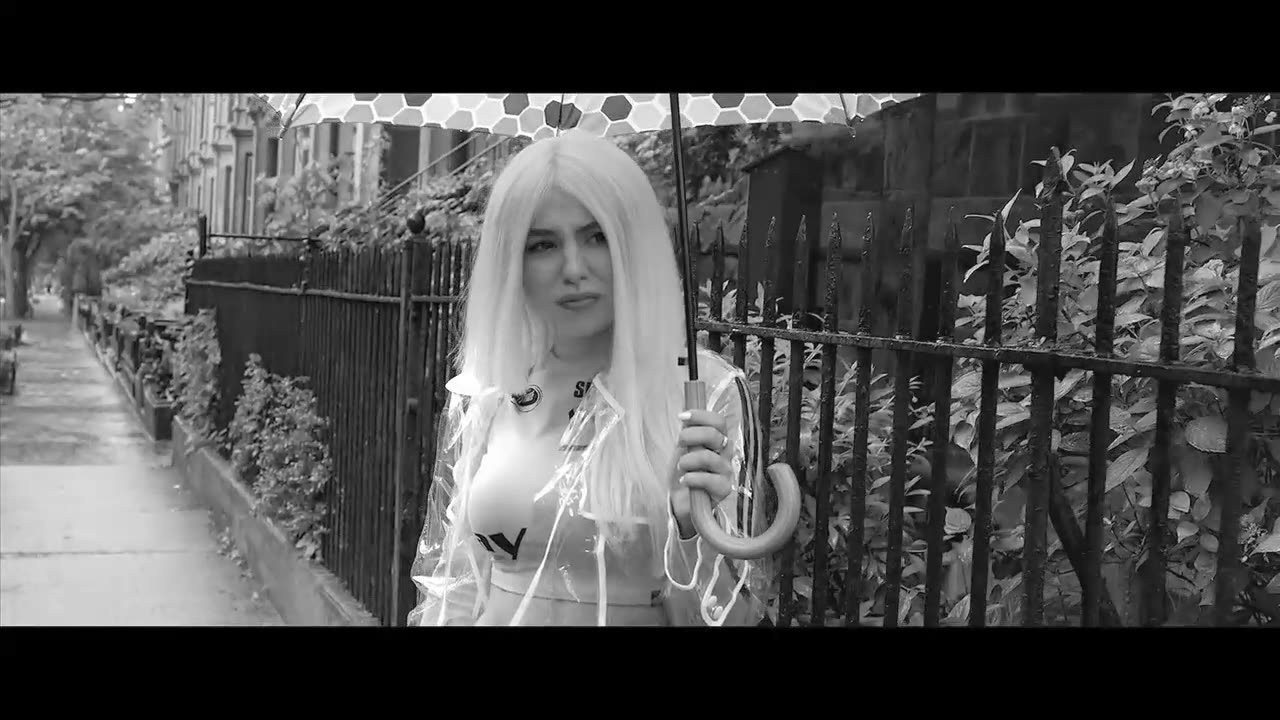 Ava Max - Sweet But Psycho 1