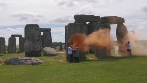 Vandalizan Stonehenge