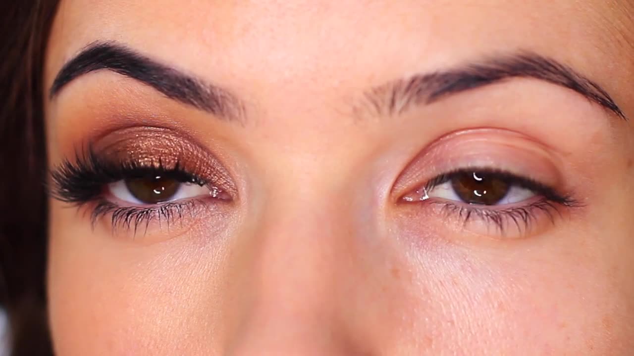 Eye Makeup Hacks To Improve How You Apply Eyeshadow