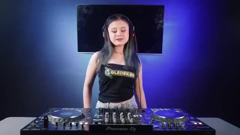 Festival music Tomorrowland DJ Ayudia feat Elon Matana summer party 2023