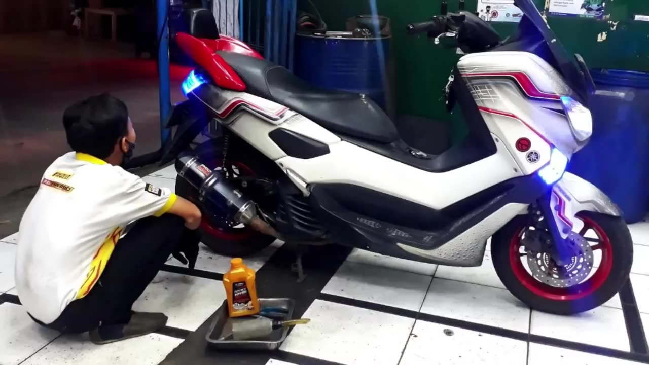 Honda Kerupuk, Yamaha Vampire Oli dan suka kode-kodean..