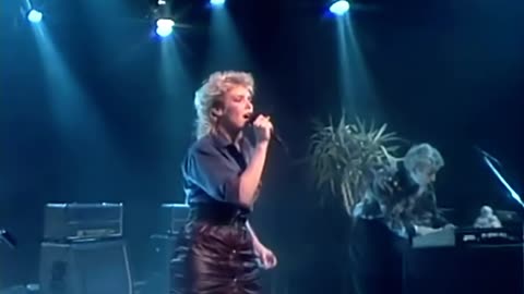 Kim Wilde - Dancing In The Dark (Eldorado1983) (Upscaled) HD 1080p