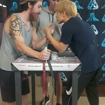 Armwrestling!! Left handed Under 75kg, NZ Tournament