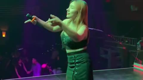 Suka banget sama lagu bugis ini meskipun gak tau artinya 😅😅