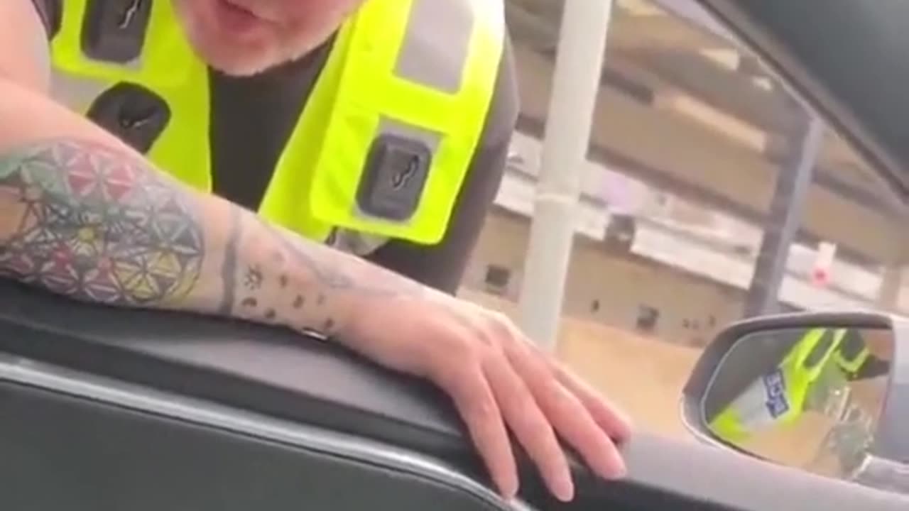 UK police harass British man for waiting in his car