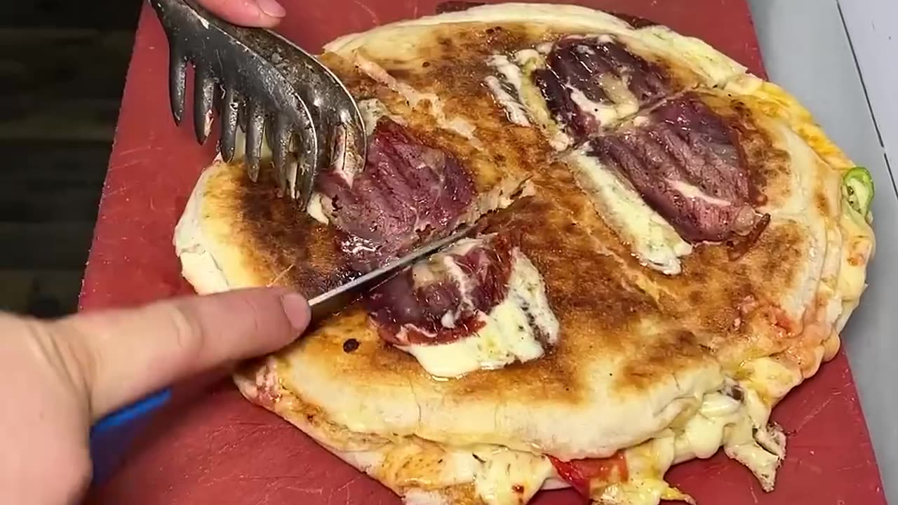 Sucuklu Pastırmalı Bazlama Tost