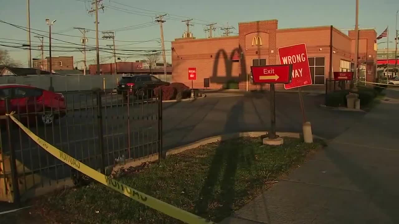 1 dead, 2 wounded in shooting outside Chicago McDonald's