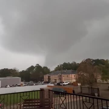Large Tornado on the ground New Orleans Metro Dec 14, 2022