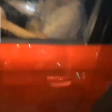 Chicago: A stranded elderly driver is mobbed for no reason