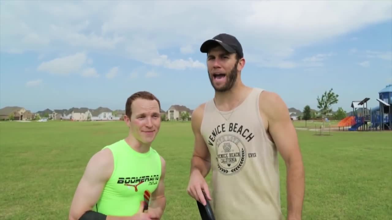 Frisbee Boomerang Trick Shot Battle