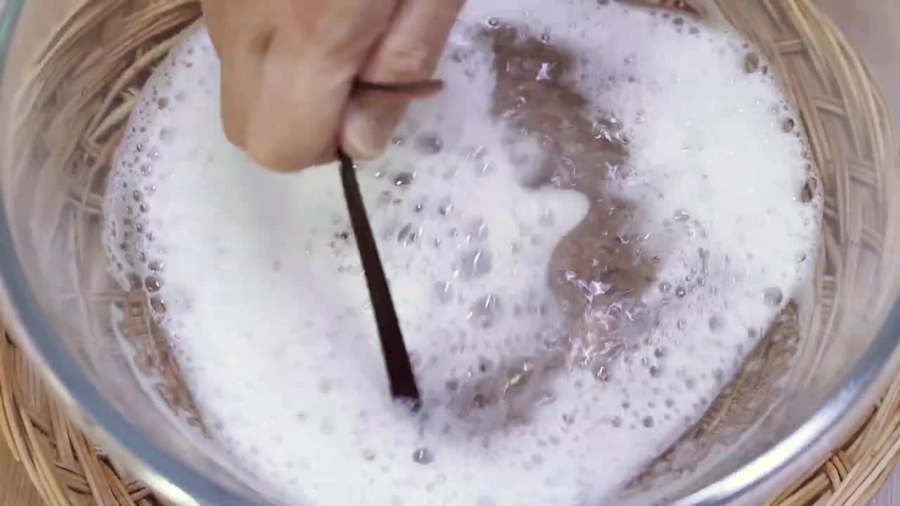 Put your glasses in soapy water and shake them! All winter problems will disappear.