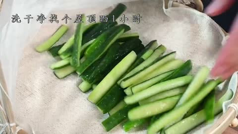 Tian made some pickles and ate them. It's very suitable to send them to friends. Try it quickly