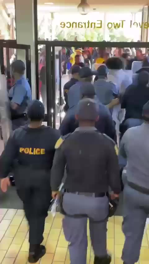 Two arrested after SAPS called in to halt protesting UCT students