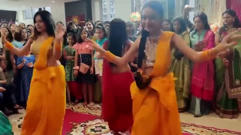 Ìndian Beautiful Dancing Girls