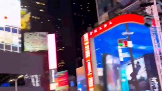 Brasileiros Manifestam-se em Times Square NY