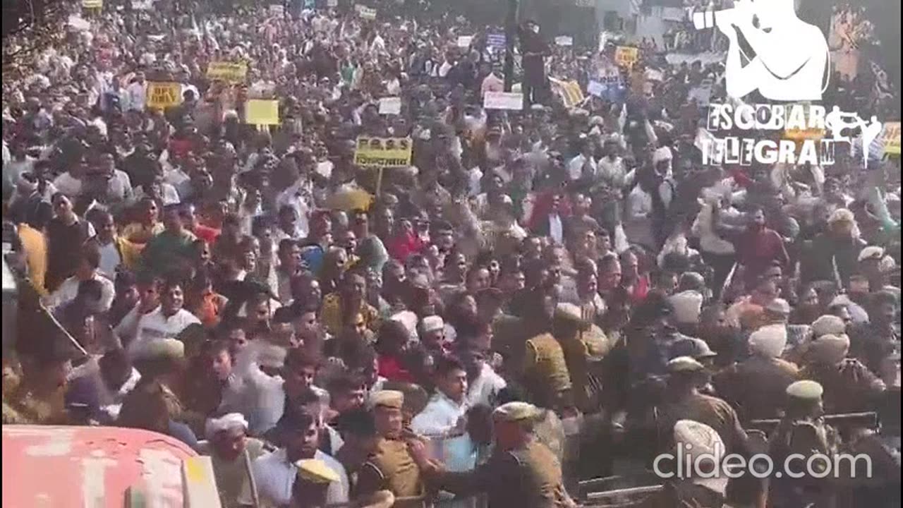 INDIA - 70,000 Public Workers Demonstrate in Panchkula