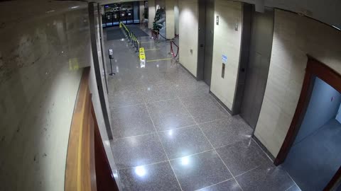 8003FCOB01ElevatorLobby_2021-01-06_19h20min01s253ms.mp4