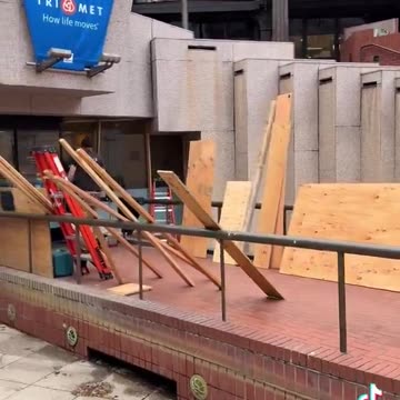 Portland boarding up to get ready for the riots when Kamala loses