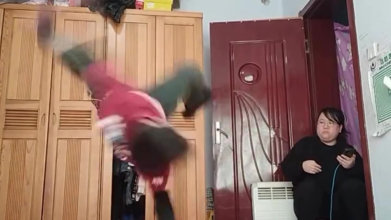 How this kid do that ?!