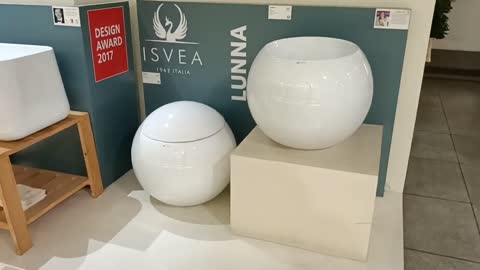 ISVEA PRODUCT Round toilet seat Italian Architecture at the bathroom#sanitaryware