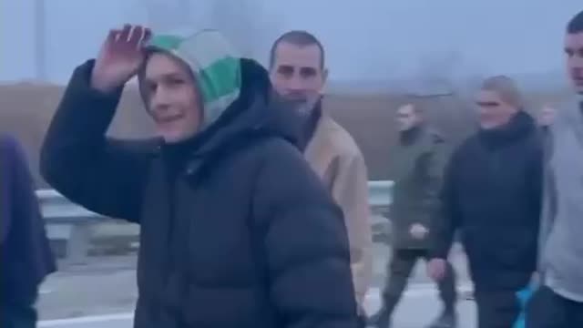 ❗️The first footage of Russian servicemen returning home after a prisoner exchange with Ukraine.