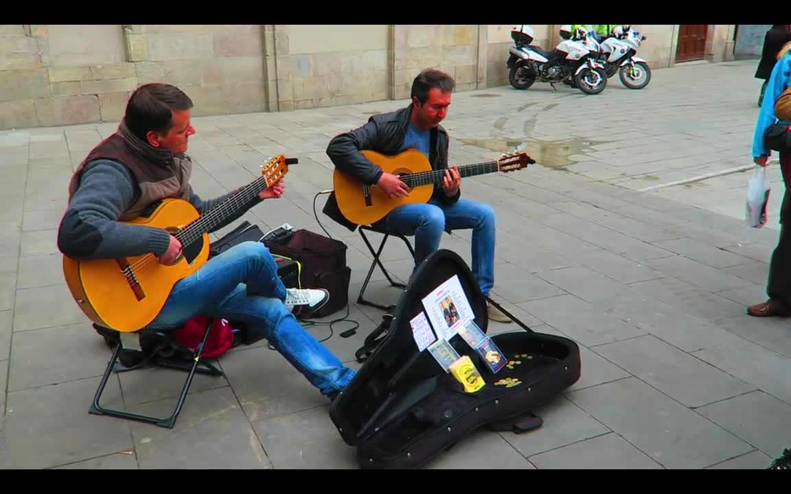 CLASSIC SPANISH GUITAR - Street Performance In Barcelona