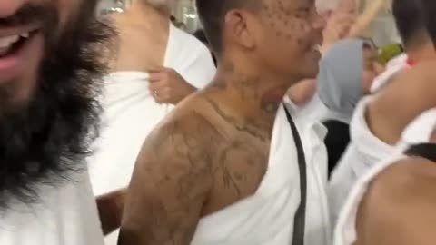 TATTOOED MUSLIMS IN MECCA!🕋 😮 #shorts.mp4