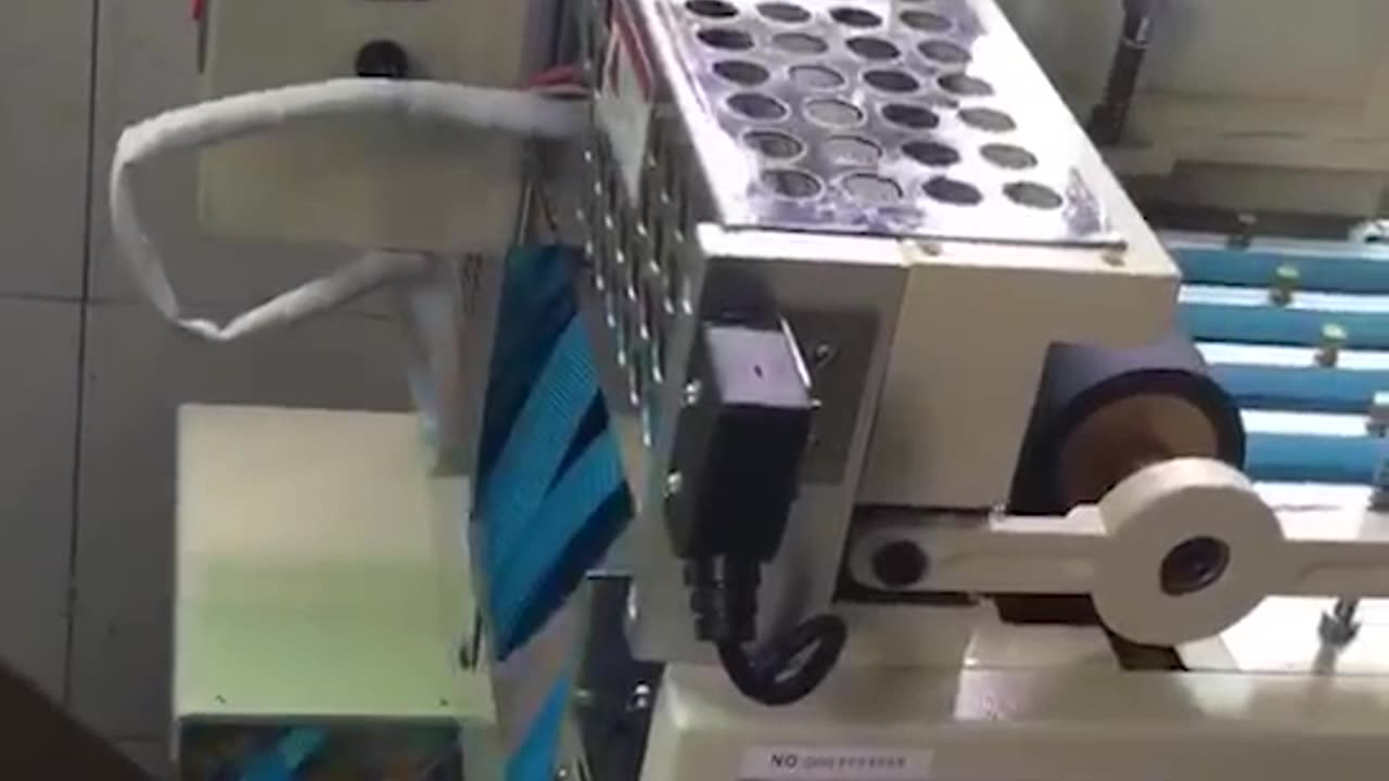 Microcomputer Velcro cutting machine