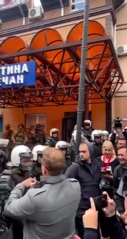 Protesting Serbs offered Polish KFOR policemen some sweets while they wait.