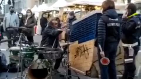 Ribellatevi a questi lobotomizzati